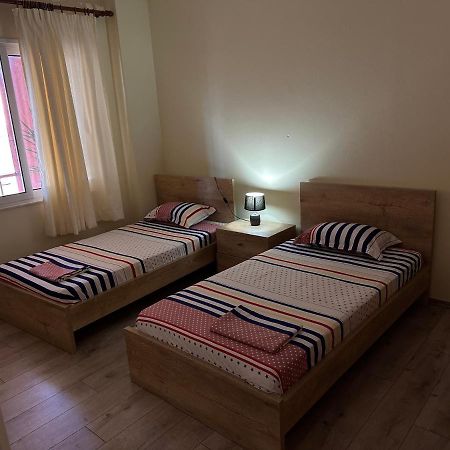 Family Apartments Sarandë Esterno foto