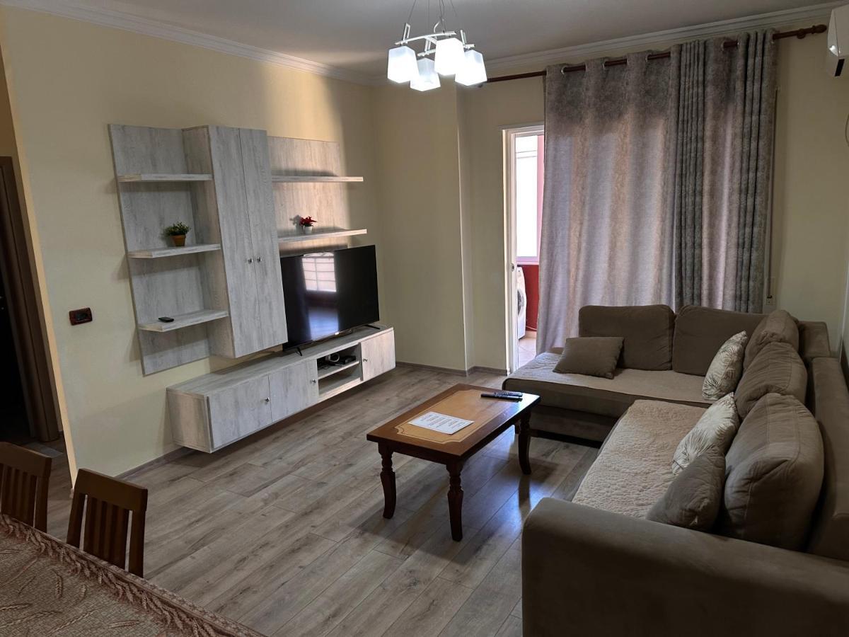 Family Apartments Sarandë Esterno foto