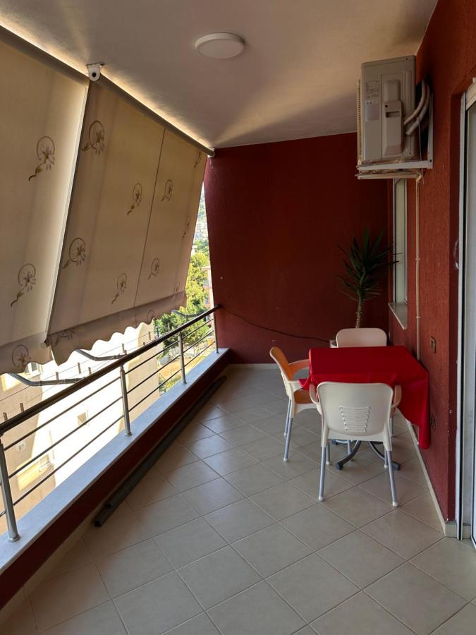 Family Apartments Sarandë Esterno foto