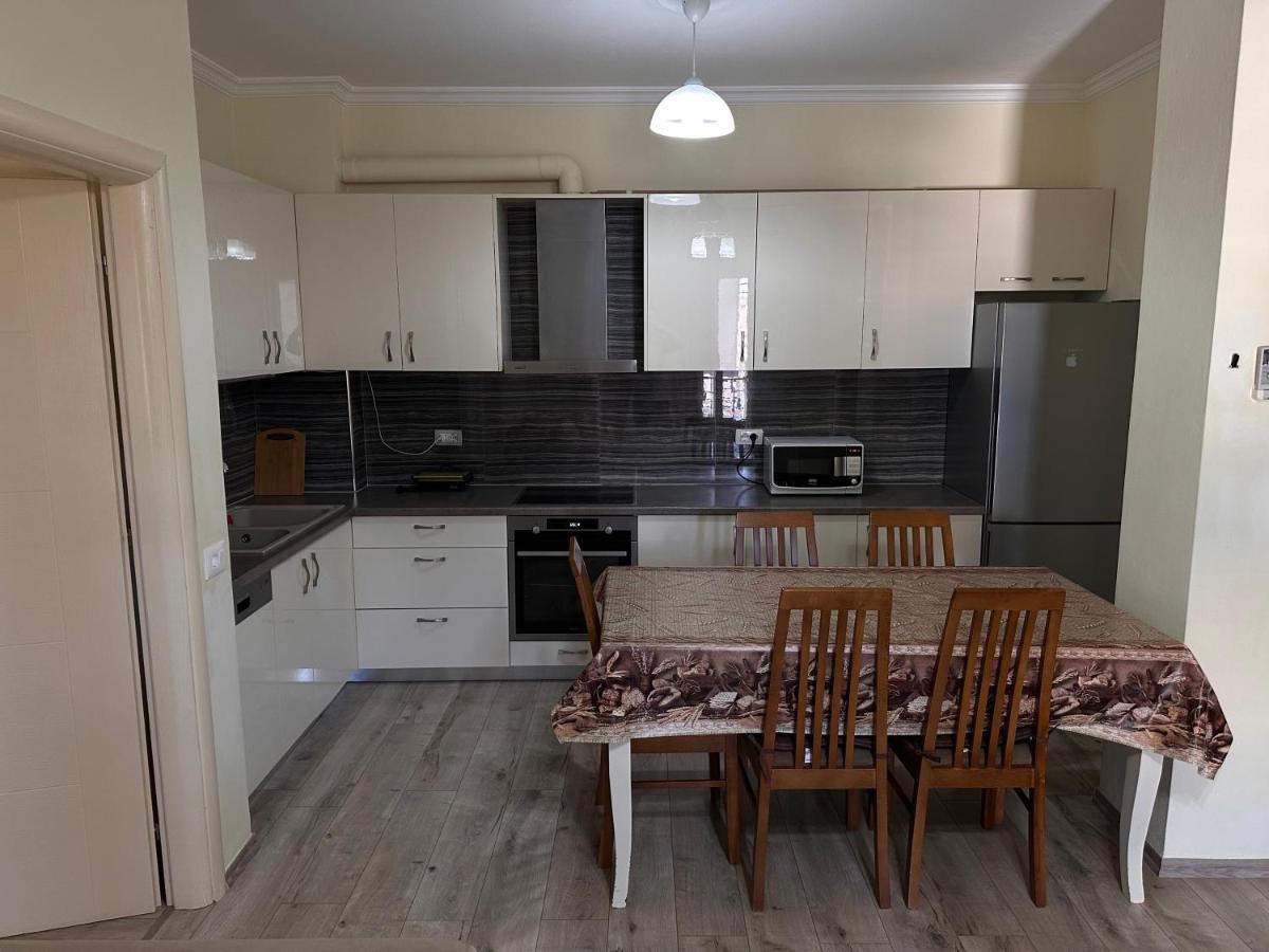 Family Apartments Sarandë Esterno foto