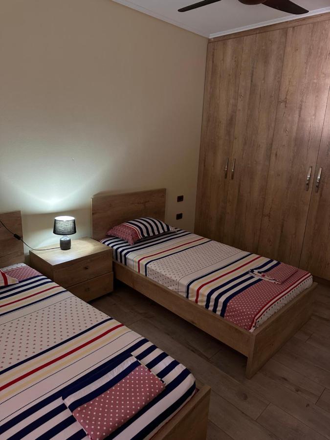 Family Apartments Sarandë Esterno foto