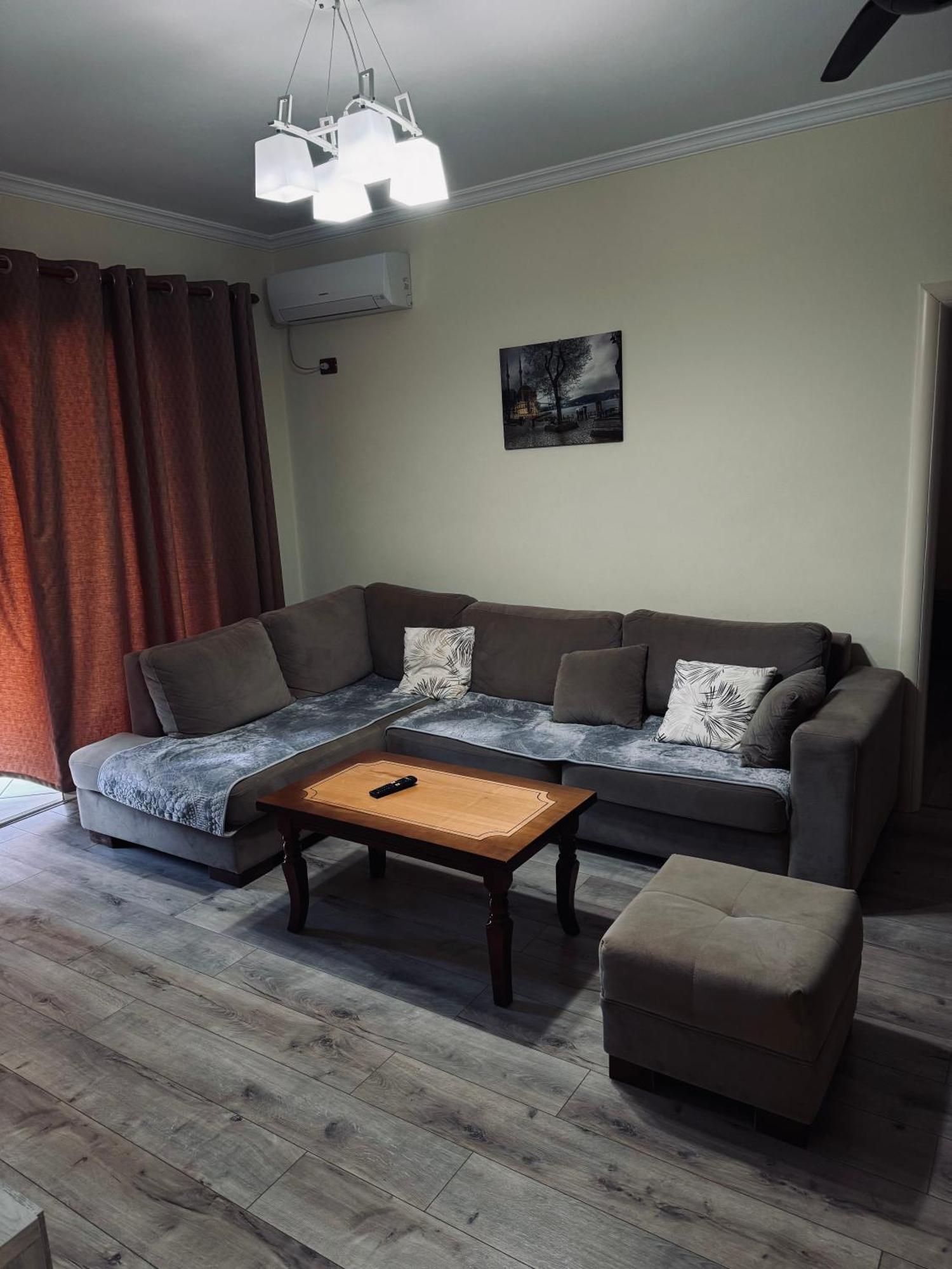 Family Apartments Sarandë Esterno foto